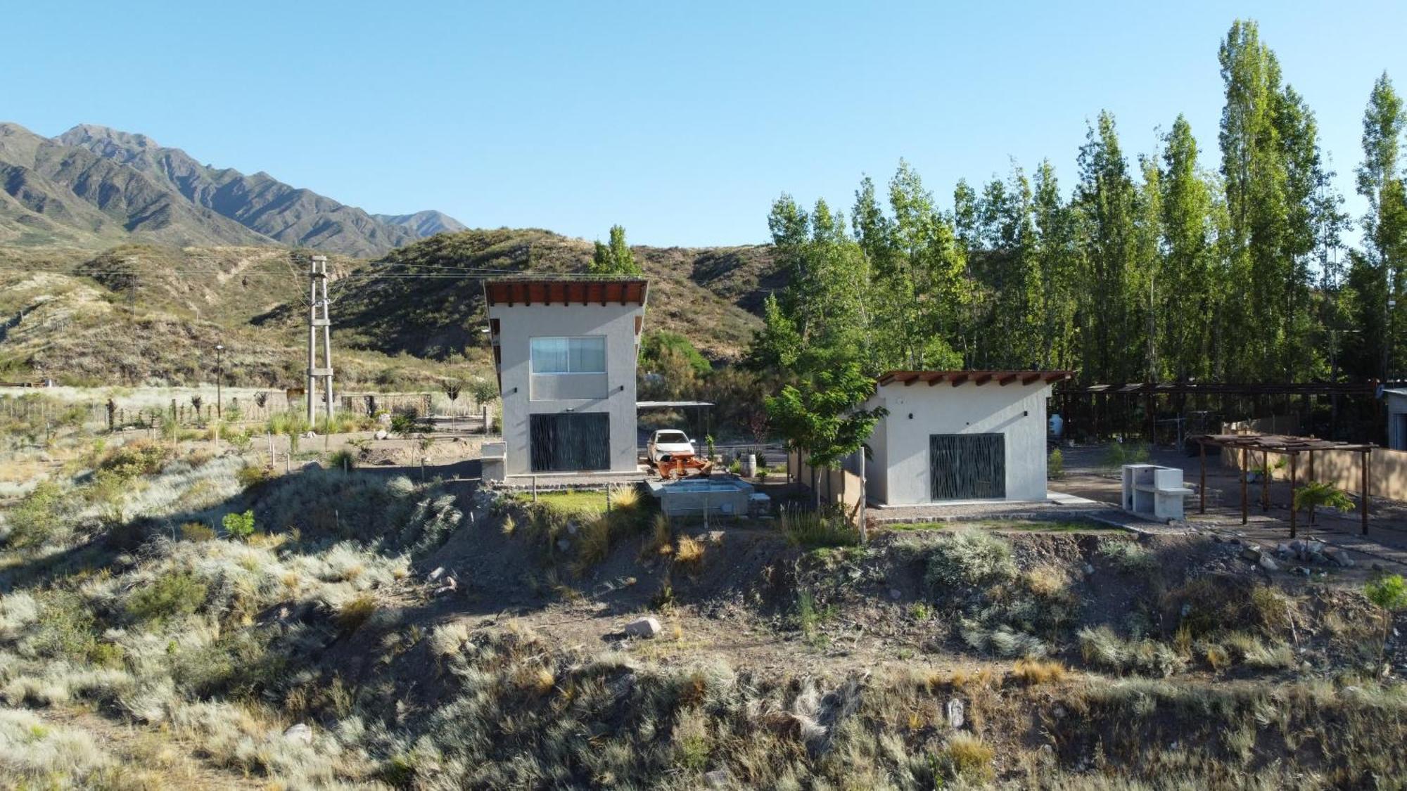 Ribera De Cacheuta Chalet *